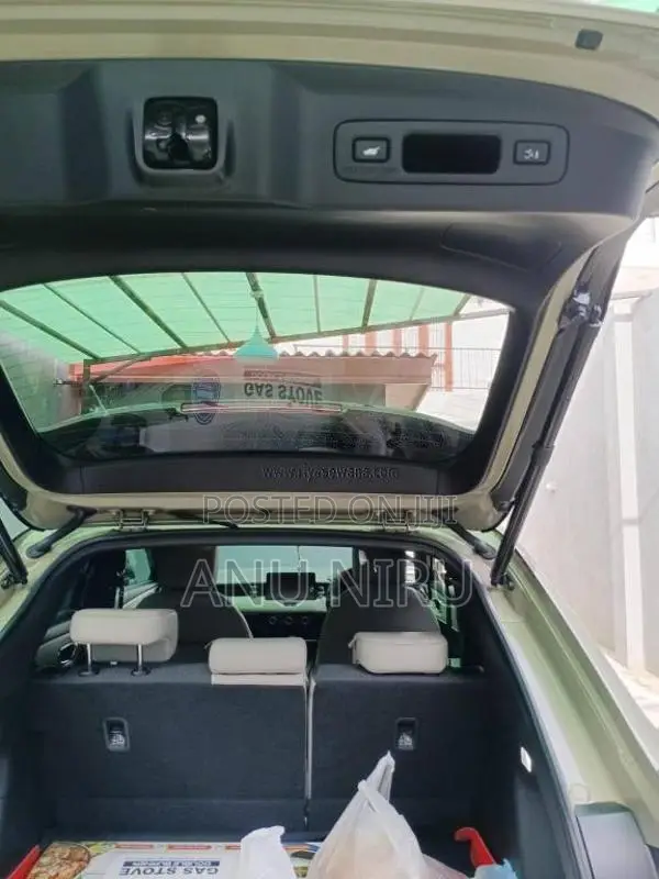 Honda Vezel Z Play With Moon Roof 2023 SUV (Used)