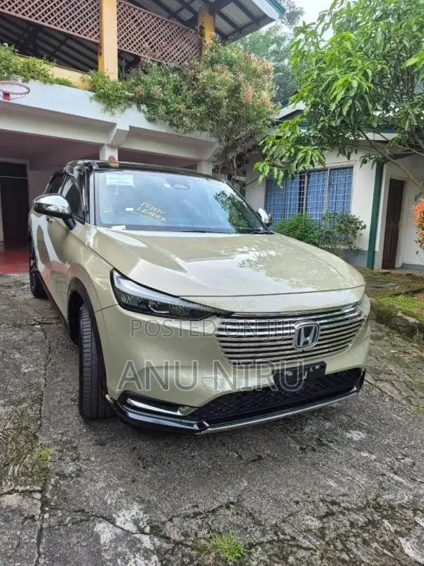 Honda Vezel Z Play With Moon Roof 2023 SUV (Used)
