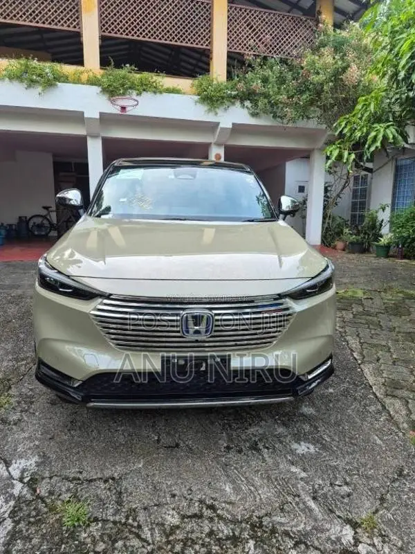 Honda Vezel Z Play With Moon Roof 2023 SUV (Used)