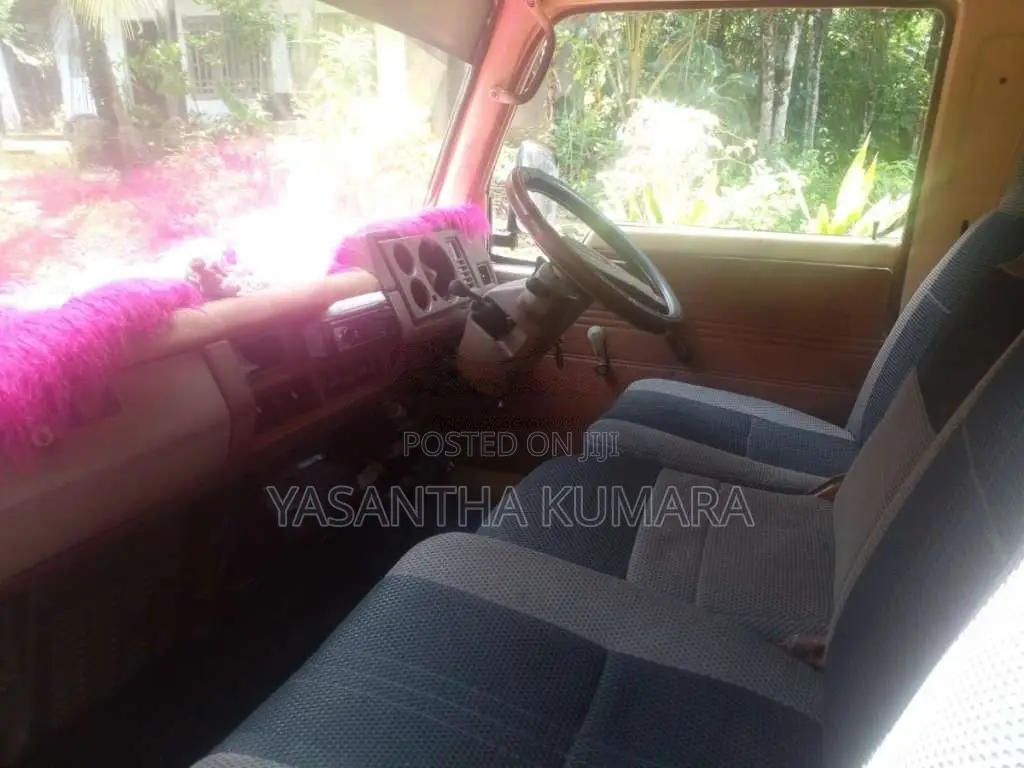 Nissan Vyg 1982 Van (Used)