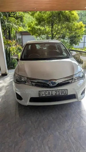 Toyota Axio 2013 Car (Used)
