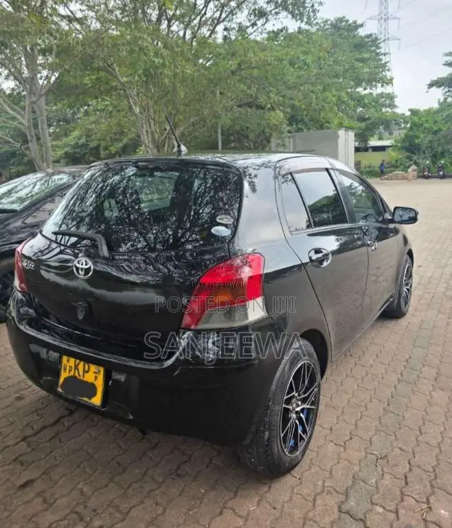 Toyota Vitz 2008 Car (Used)