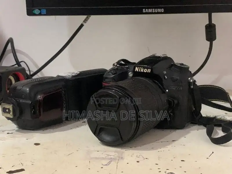 Nikon D7200 with Flasher