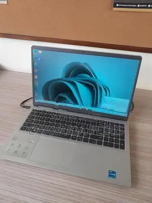 Dell Inspiron 15 3520 – Core i5 12th Gen / 8GB RAM 512GB SSD