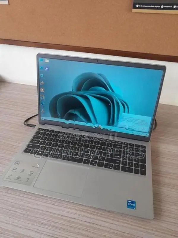 Dell Inspiron 15 3520 – Core i5 12th Gen / 8GB RAM 512GB SSD