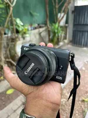 Canon EOS M200 + 45mm Lens