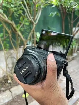 Canon EOS M200 + 45mm Lens