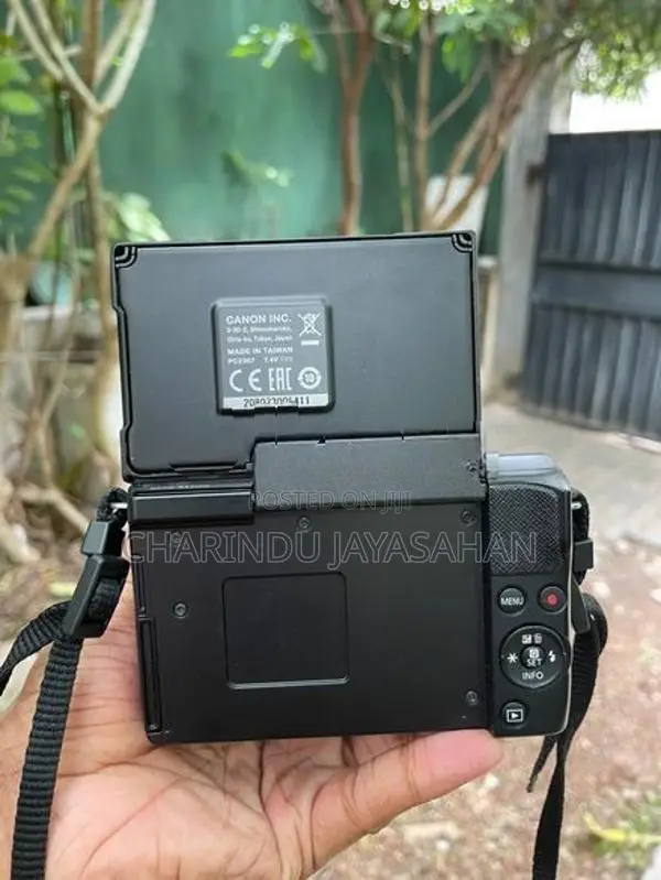 Canon EOS M200 + 45mm Lens