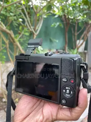 Canon EOS M200 + 45mm Lens