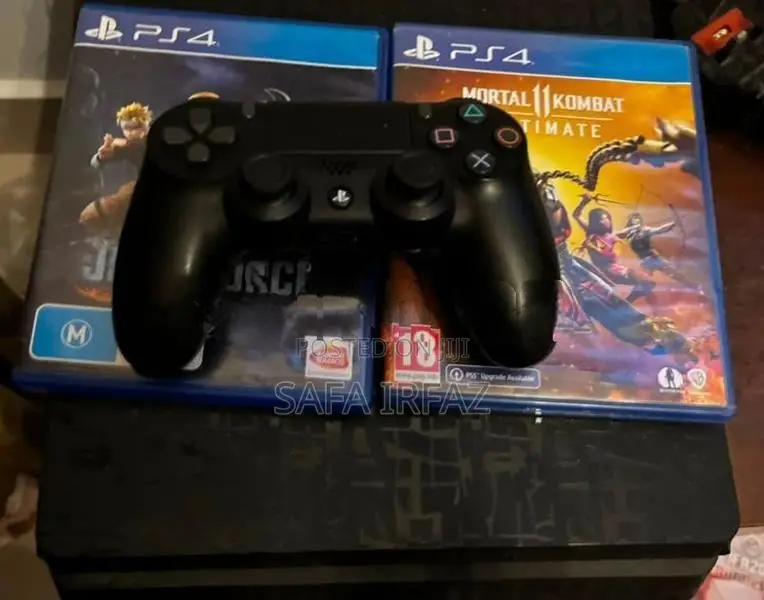 Ps4 with 2 Games