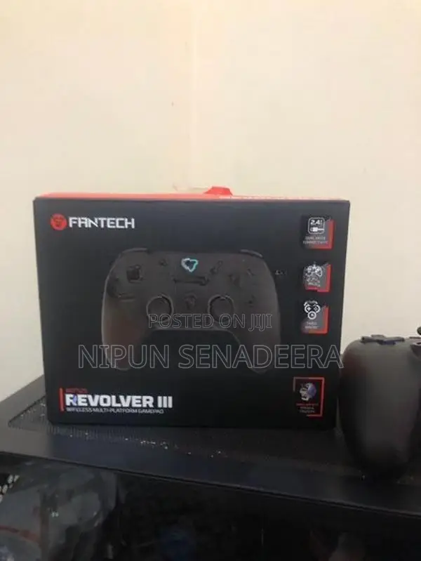 FANTECH REVOLVER III WGP12S WIRELESS MULTI-PLATFORM GAMING CONTROLLER
