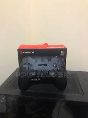 FANTECH REVOLVER III WGP12S WIRELESS MULTI-PLATFORM GAMING CONTROLLER