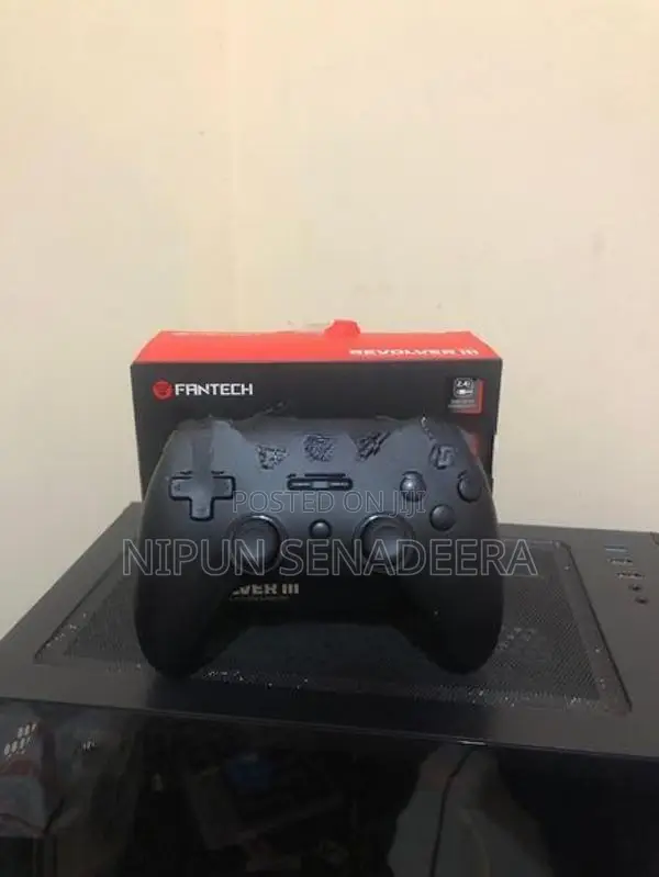 FANTECH REVOLVER III WGP12S WIRELESS MULTI-PLATFORM GAMING CONTROLLER