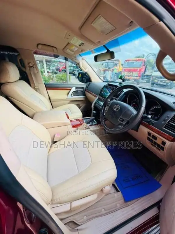 Toyota LAND CRUISER V8 2013 Crew Cab (Used)