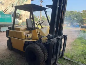 Komatsu FD 35 1996 Heavy-Duty (Used)