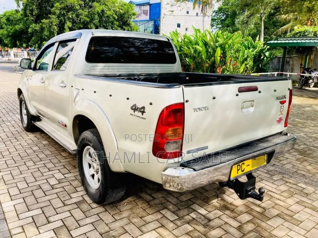 Toyota Hilux 2011 Pickup (Used)