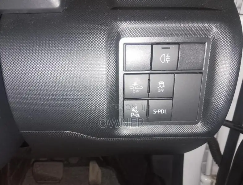 Toyota Raize Hybrid 2025 SUV (Used)