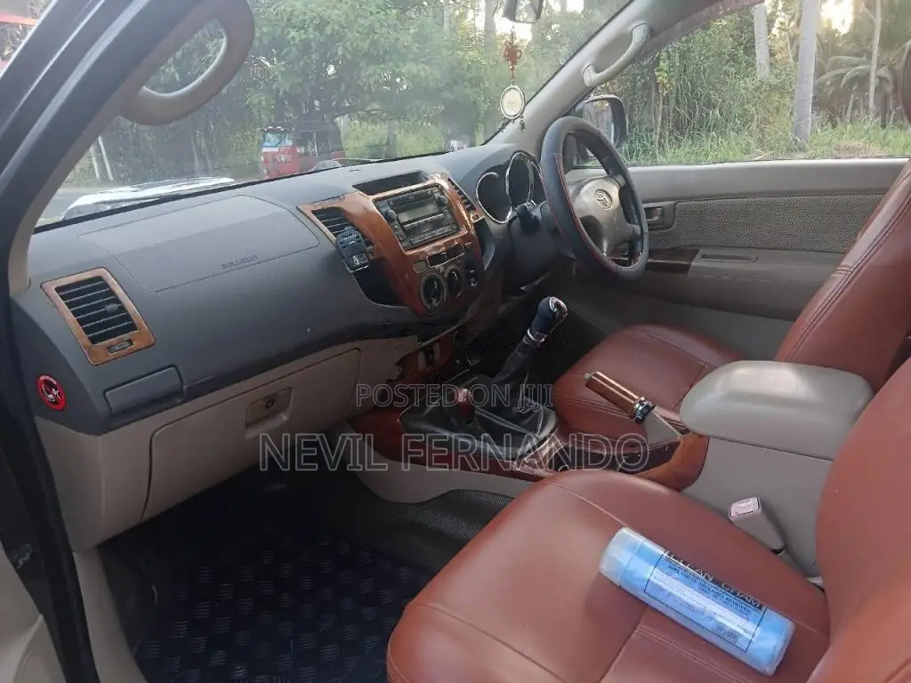 Toyota Hilux Vigo Smart 2009 SUV (Used)