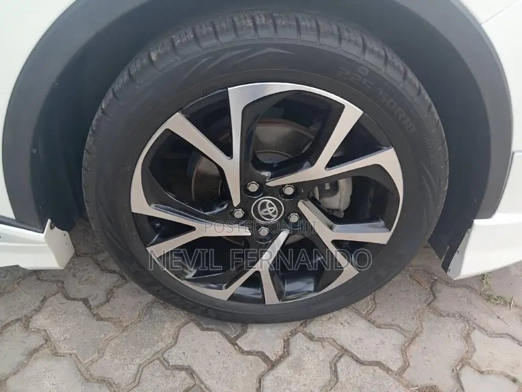 Toyota Chr 2018 SUV (Used)