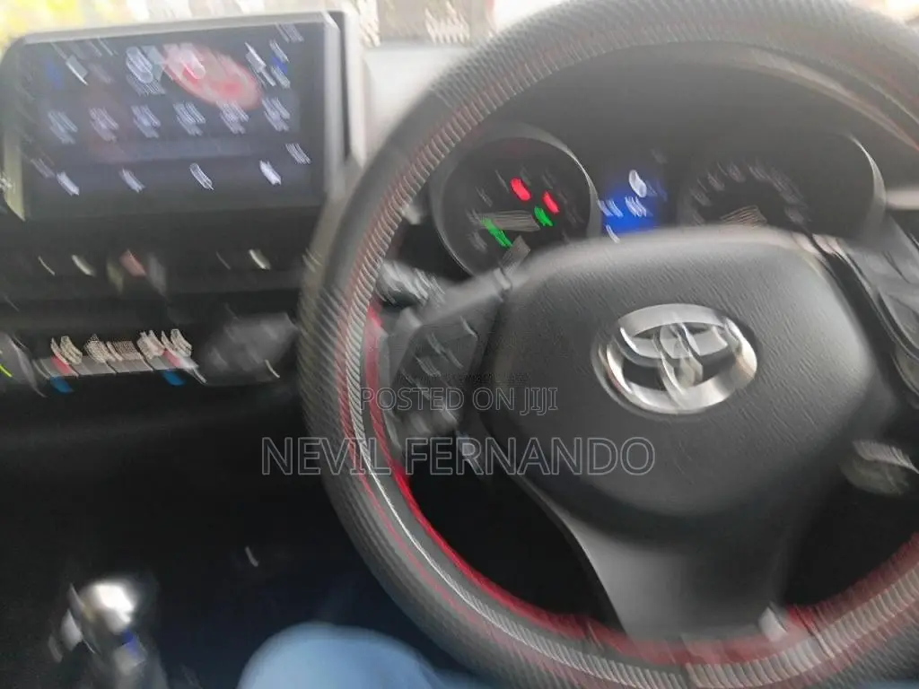Toyota Chr 2018 SUV (Used)