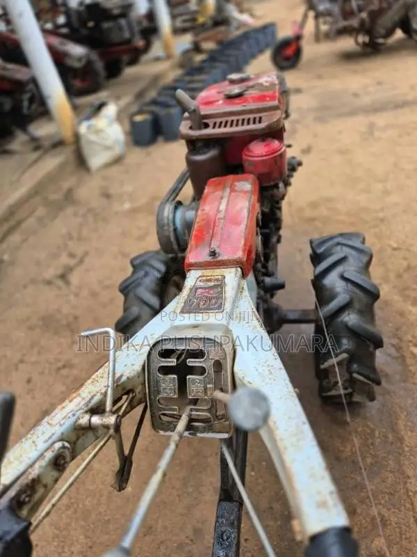 Kubota K700 2001 Tractor (Used)
