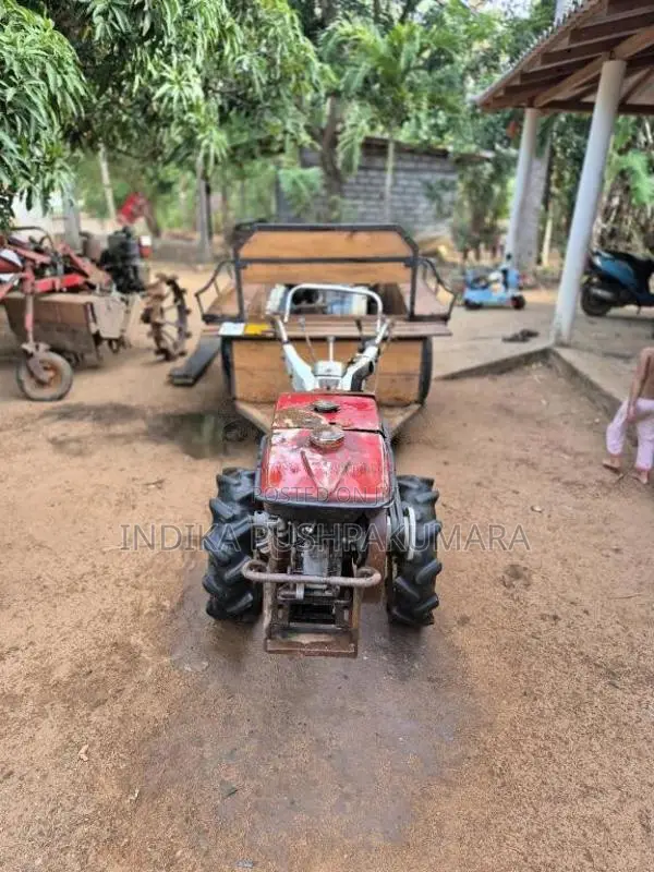 Kubota K700 2001 Tractor (Used)