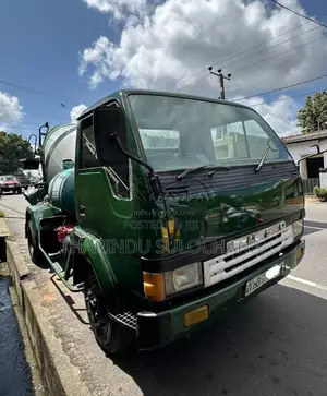 Mitsubishi Fuso Concrete Mixer 2006 Lorry (Used)