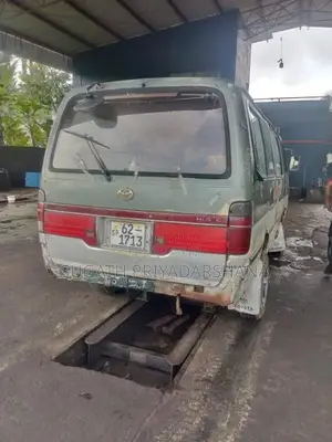 Toyota Dolphin 110 1990 Van (Used)