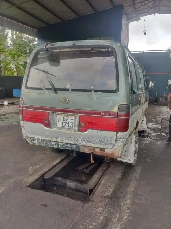 Toyota Dolphin 110 1990 Van (Used)