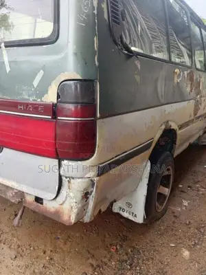 Toyota Dolphin 110 1990 Van (Used)