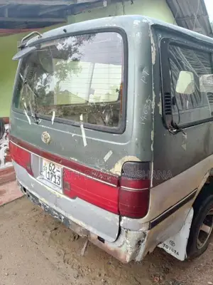 Toyota Dolphin 110 1990 Van (Used)