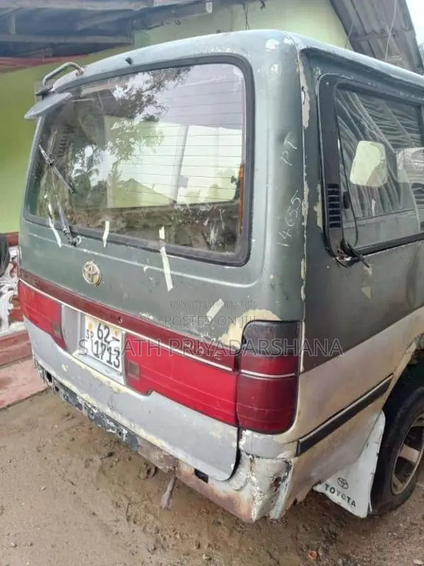 Toyota Dolphin 110 1990 Van (Used)