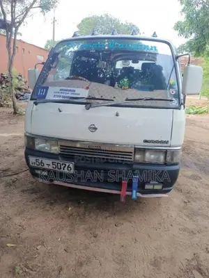 Nissan E24 Caravan 1990 Van (Used)