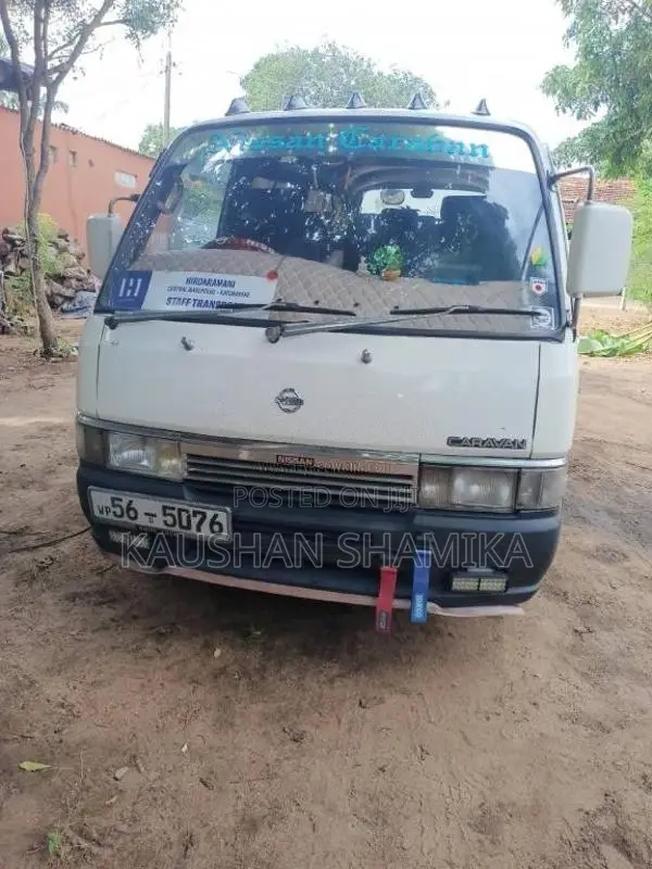 Nissan E24 Caravan 1990 Van (Used)