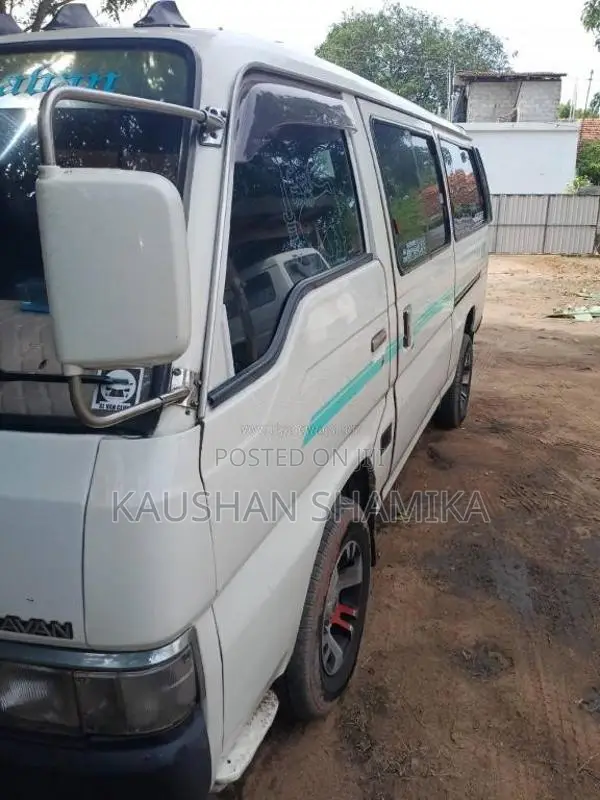 Nissan E24 Caravan 1990 Van (Used)
