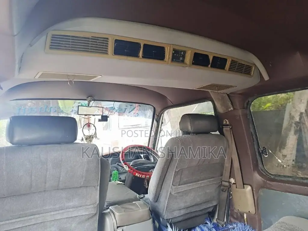 Nissan E24 Caravan 1990 Van (Used)