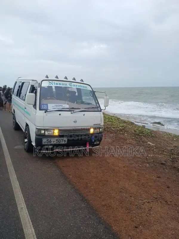 Nissan E24 Caravan 1990 Van (Used)