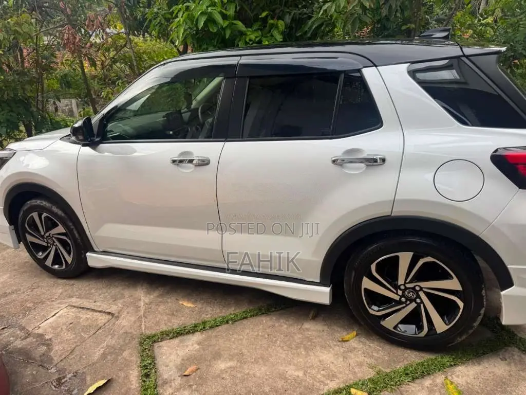 Toyota Raize 2025 SUV (Used)