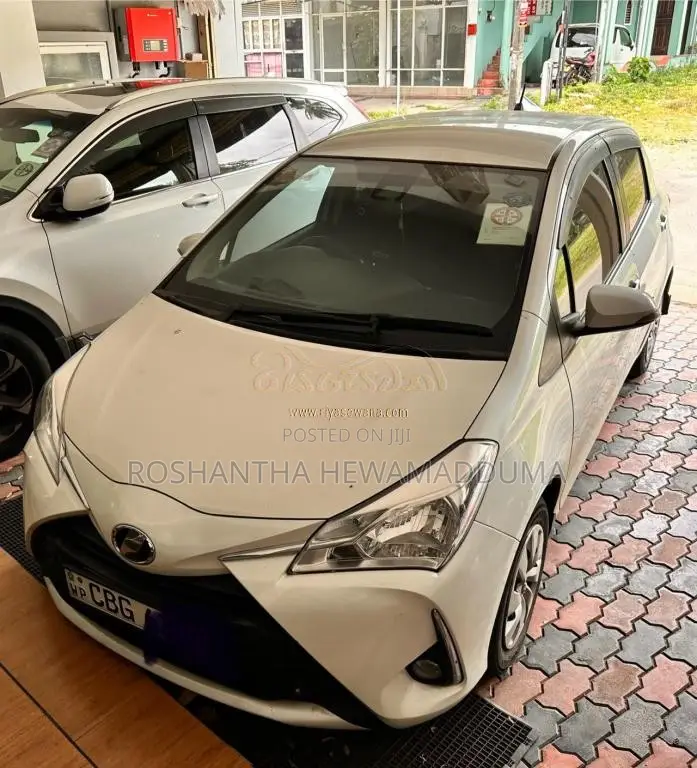 Toyota Vitz 2018 Car (Used)