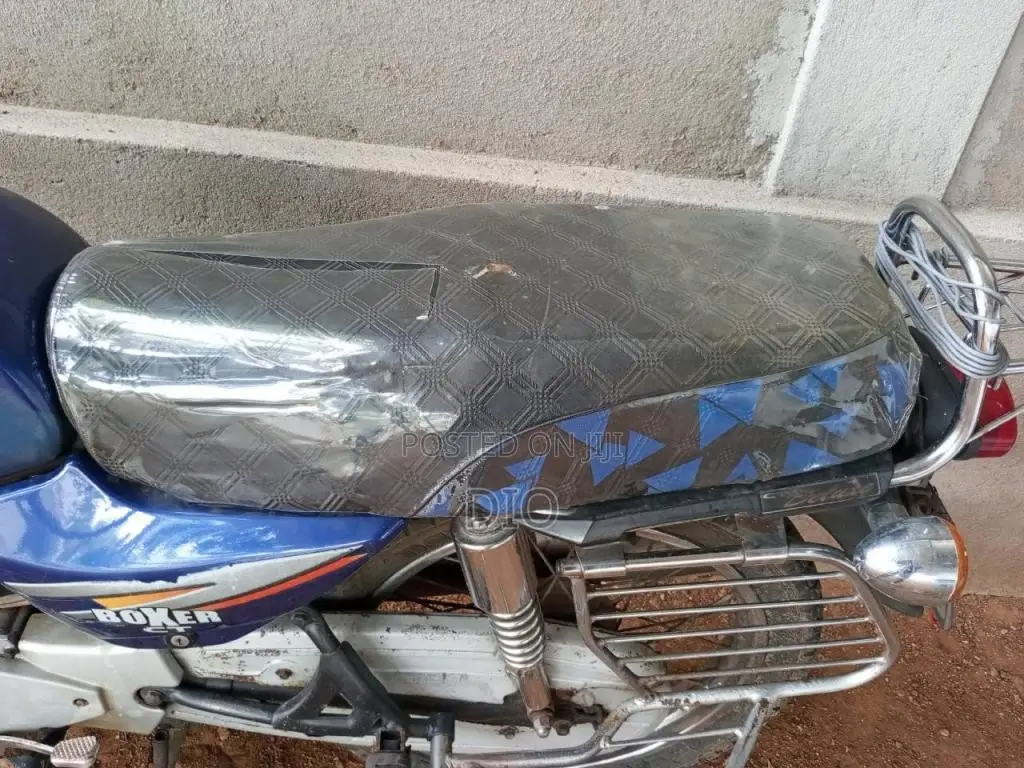 Bajaj Boxer 2005 Motorbike (Used)