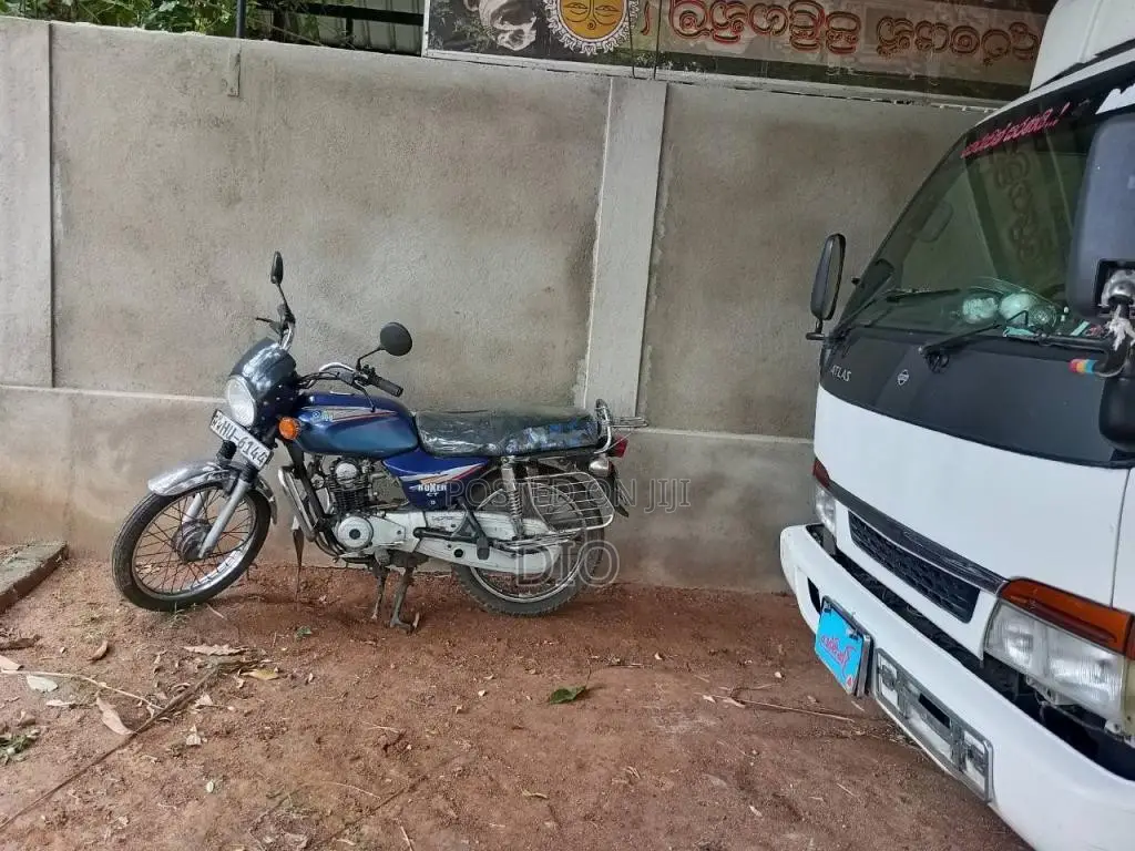 Bajaj Boxer 2005 Motorbike (Used)