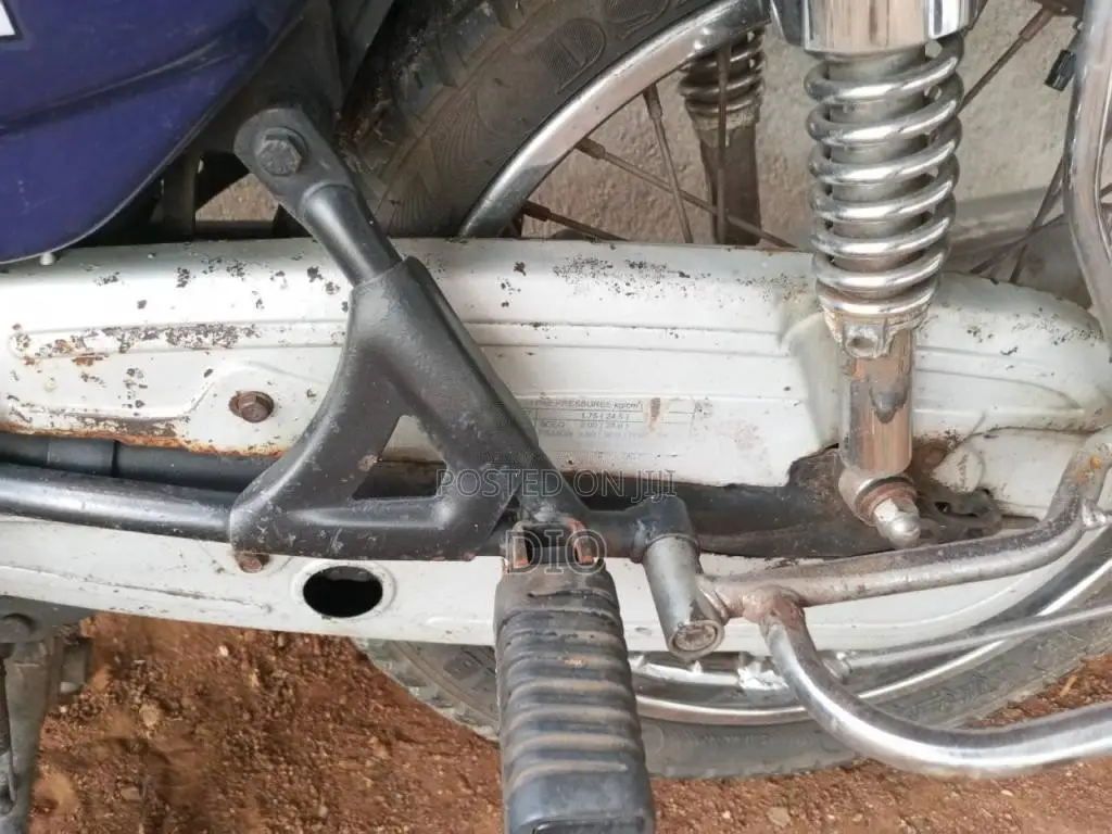 Bajaj Boxer 2005 Motorbike (Used)