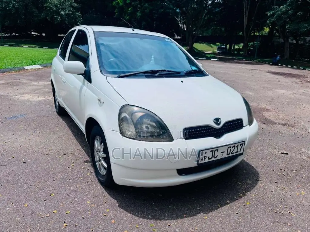 Toyota Vitz 2001 Car (Used)
