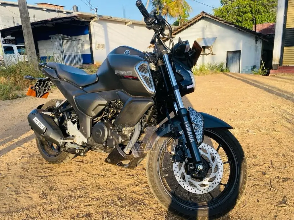 Yamaha FZ-S V4 Mat BLACK 2025 Motorbike (Used)