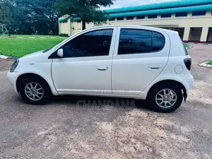 Toyota Vitz 2001 Car (Used)