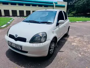 Toyota Vitz 2001 Car (Used)