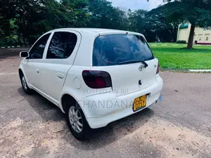 Toyota Vitz 2001 Car (Used)