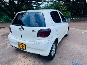 Toyota Vitz 2001 Car (Used)