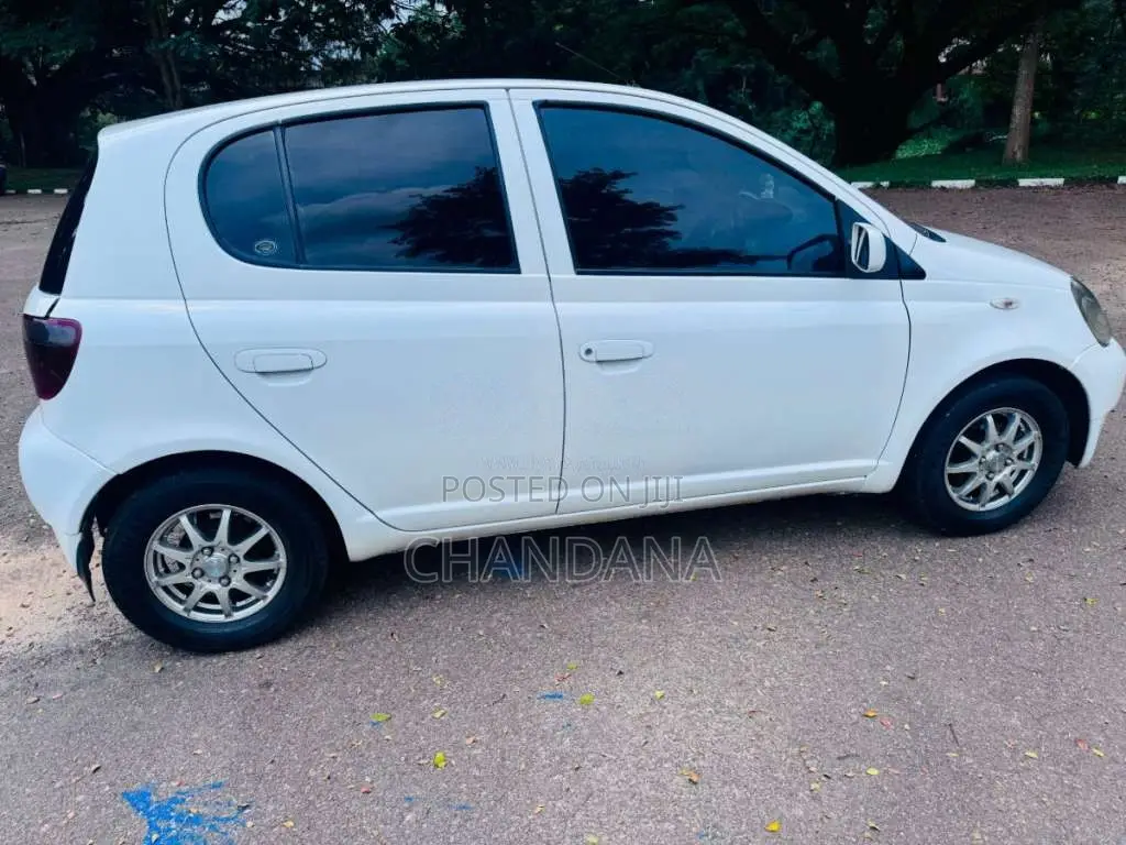 Toyota Vitz 2001 Car (Used)