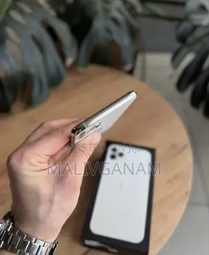 New Apple iPhone 11 Pro Max 256 GB White